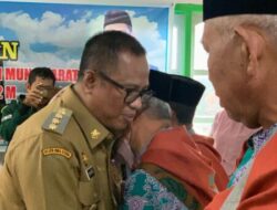 Pj Bupati Berangkatkan 9 Calon Jemaah Haji dari Benteng Tiworo