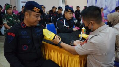 Seluruh Personel Brimob Polda Sultra Donorkan Darah Sambut HUT ke-77