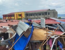 Diamuk Puting Beliung, Puluhan Kios di Pasar Laino Muna Porak-poranda