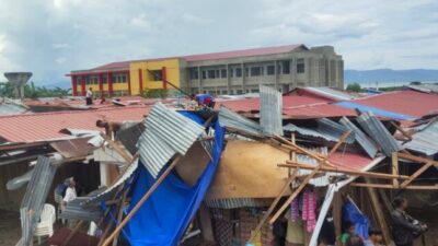 Diamuk Puting Beliung, Puluhan Kios di Pasar Laino Muna Porak-poranda