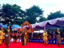 Tenun Khas Muna Barat Ditampilkan dalam Sultra Tenun Karnaval 2022