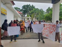 Sekelompok Warga Kendari Datangi BPN Sultra Mengadu Tanahnya Diserobot