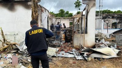 Tim Labfor Polda Sulsel Investigasi Kebakaran Kantor Dinas PUPR Mubar