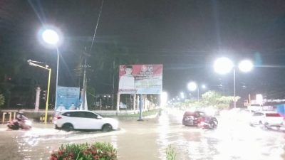 Diguyur Hujan Deras Sejumlah Ruas Jalan Protokol Kendari Terendam Banjir