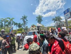 Ratusan Petani Konsel Laporkan PT Marketindo Selaras ke Kejati Sultra