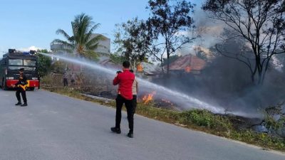 Water Cannon Brimob Sultra Dikerahkan Atasi Kebakaran Lahan di Konda