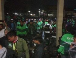 Puluhan Ojol di Kendari Tangkap Empat Pencuri Motor