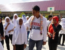 Kisah Leni Siswi Yatim Piatu di Wakatobi Jalan Kaki 14 Km Demi Bisa Sekolah