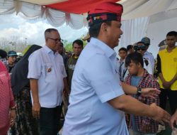 Kunker ke Muna Barat, Pj Gubernur Sultra Salurkan Bantuan untuk Warga