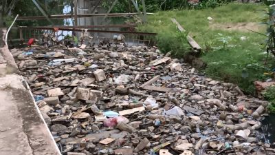 Kondisi Sungai di Kota Kendari Ini Kotor Dipenuhi Sampah