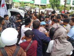 Massa Demo KPU Sultra soal Dugaan Suara Siluman Caleg DPR Partai NasDem