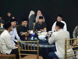 Momen ASR, Asrun dan Musaddar Satu Meja di Bukber SKI Bersama Warga