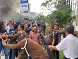 Demo soal Eks Pj Bupati Bombana Burhanuddin di Kejati Sultra Ricuh