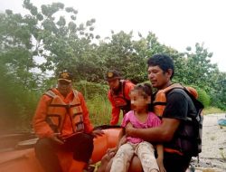 Bapak dan Anak di Konut Terjebak Banjir di Kebun Jagung, Dievakuasi Basarnas