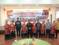 Pj Gubernur Sultra Launching Seragam Sekolah Karya Siswa SMK dan Buka LKS SMK-SLB