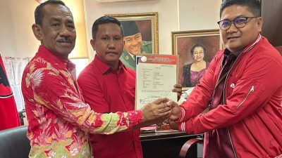 PDIP Serahkan B1-KWK ke Darwin-Ali Basa untuk Maju di Pilkada Mubar