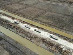 Dalam Sebulan, Haji Isam Rintis Jalan Sepanjang 16 Km di Merauke