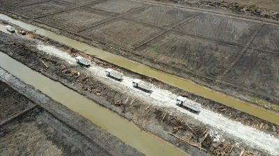 Dalam Sebulan, Haji Isam Rintis Jalan Sepanjang 16 Km di Merauke