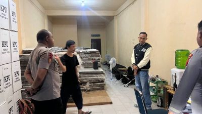 Waka Polres Wakatobi Cek Personel Pengamanan di Gudang Logistik KPU