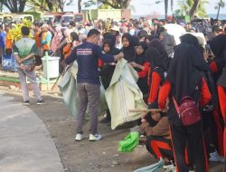 Dipimpin Pj Bupati Kolut, Ribuan Pelajar Bersihkan Masjid Agung-Bypass Lasusua