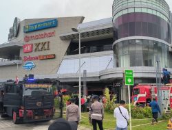 Seluruh Armada Damkar Dikerahkan Padamkan Kebakaran di The Park Kendari