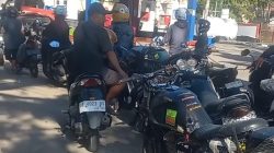 Motor Thunder Kuasai SPBU H. Karim, Warga Baubau Keluhkan Antrean Panjang